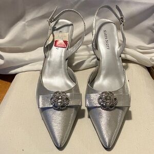 Karen Scott Metallic Silver Pointed Heels